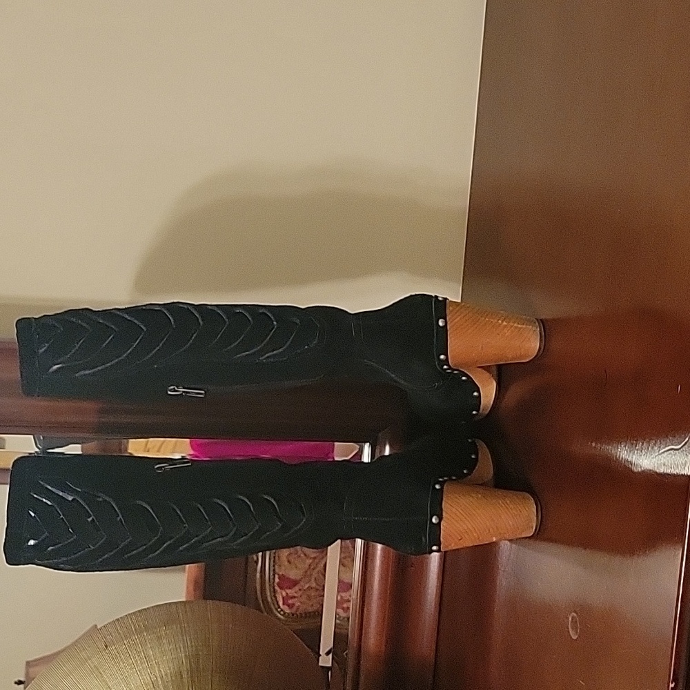 Ugg Women's Black Boots Size 10 - Picture 2 of 6